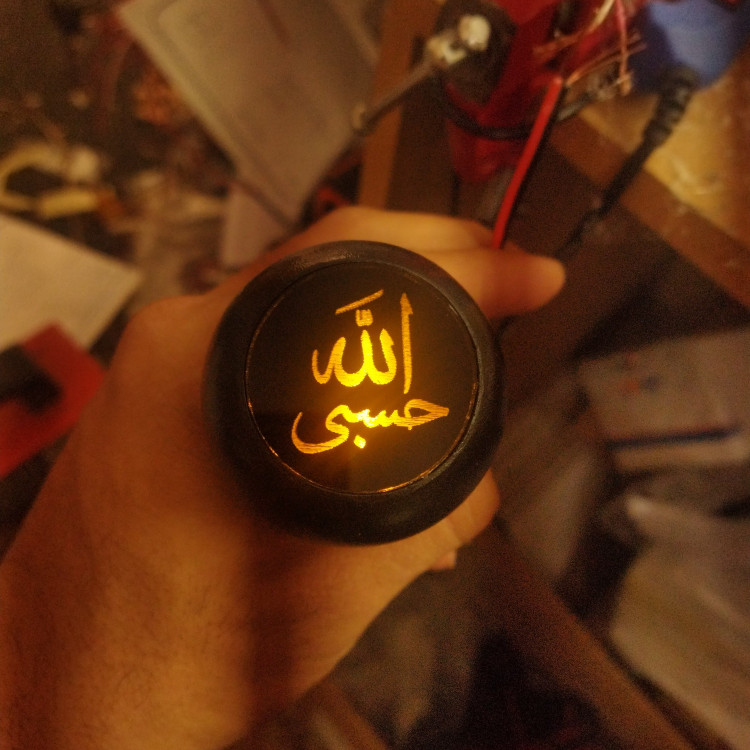 سردنده چراغدار حسبی الله با رنگ نور قابل انتخاب مخصوص پراید و تیبا و ساینا و کوییک (ارسال رایگان)
