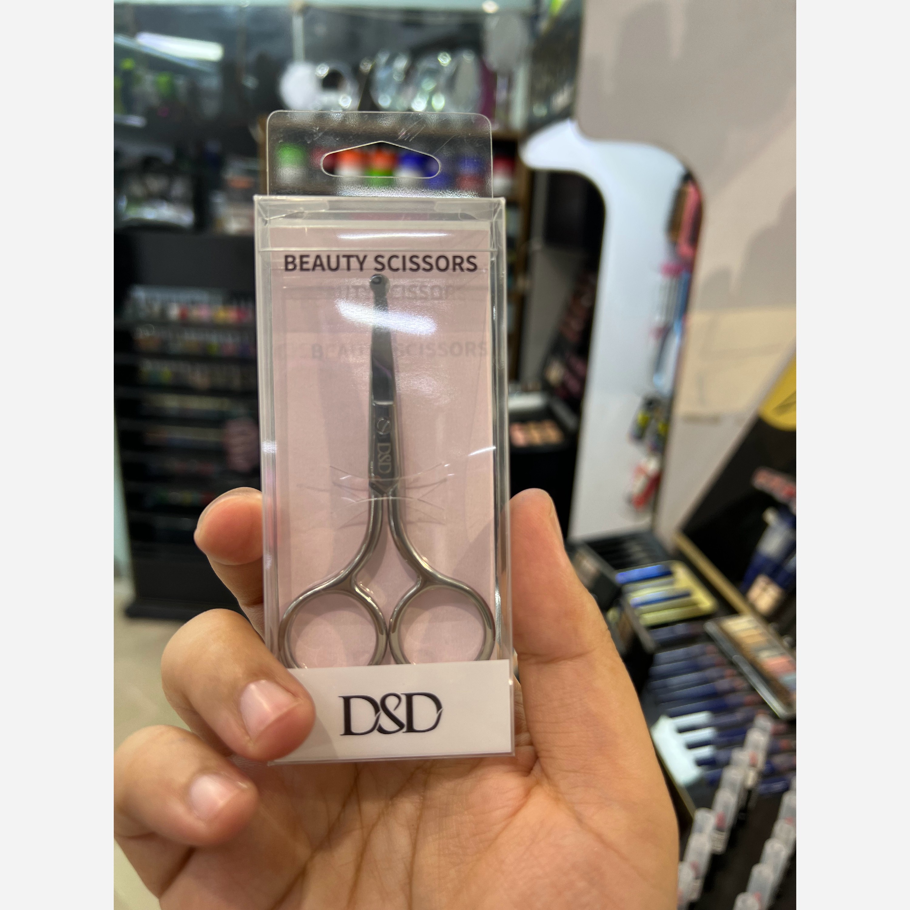 قیچی ابرو،