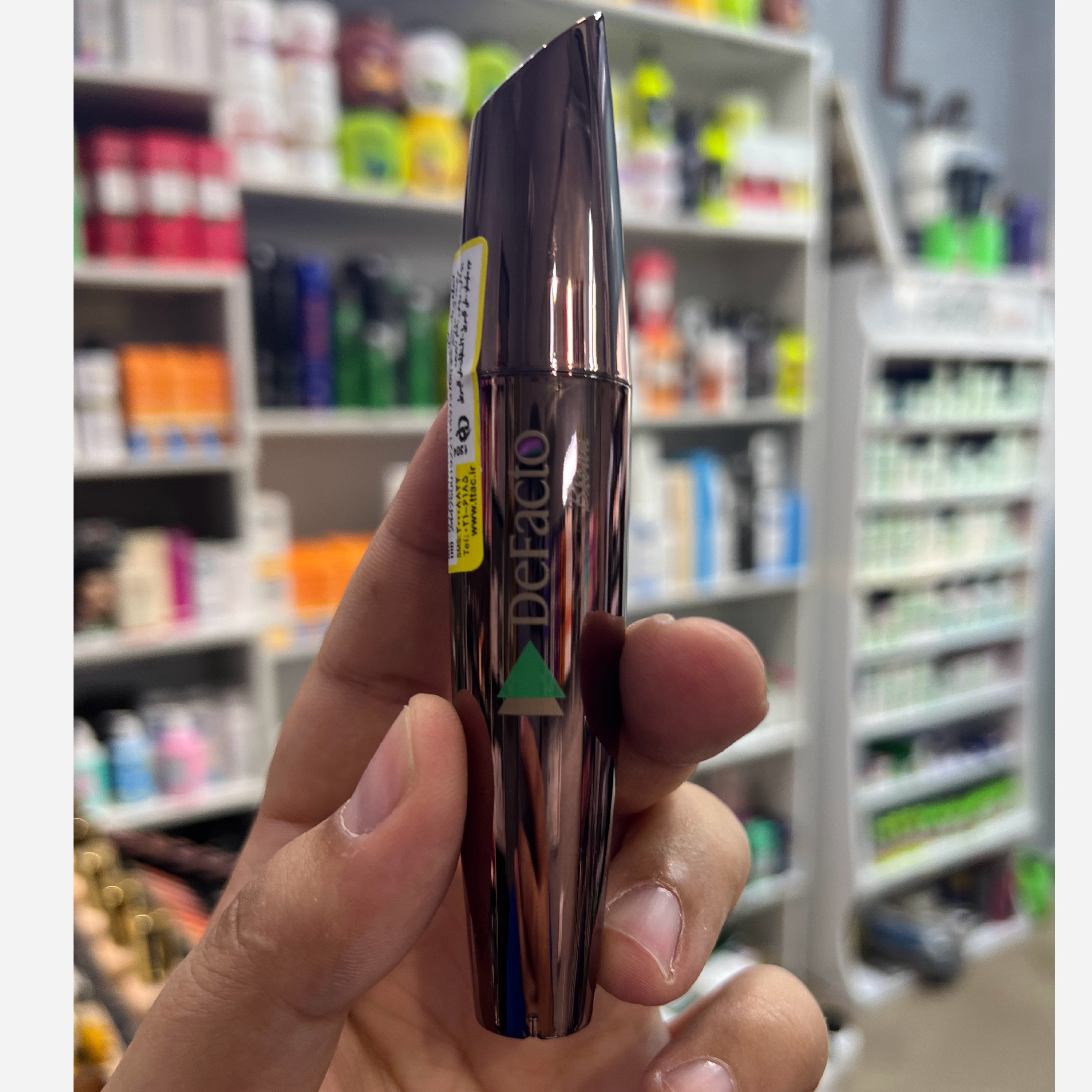 ریمل رنگ قهوه ای برند دیفکتو هم حجم دهنده هم بلند کننده مژه حجم 12 میل تاریخ تا 2030