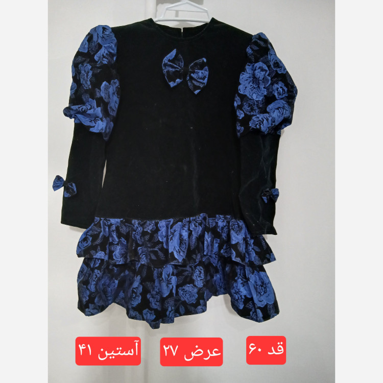 پیراهن دخترانه.