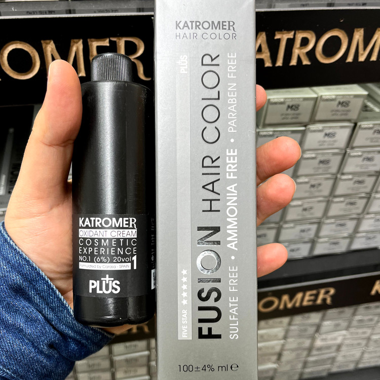 رنگ قهوه ای بلوند دودی تیرهC5،6.1 ، رنگ مو کاترومر بدون آمونیاک و یک عدد اکسیدان 150 میلی لیتر